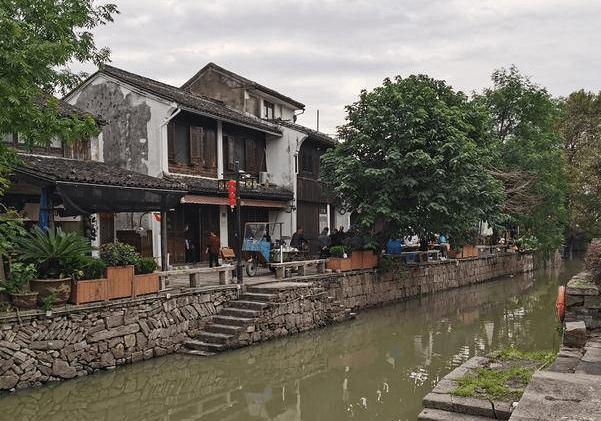 原来进少林寺不止需要笔试，笔试过了之后还要面试，实在太严格游戏画面